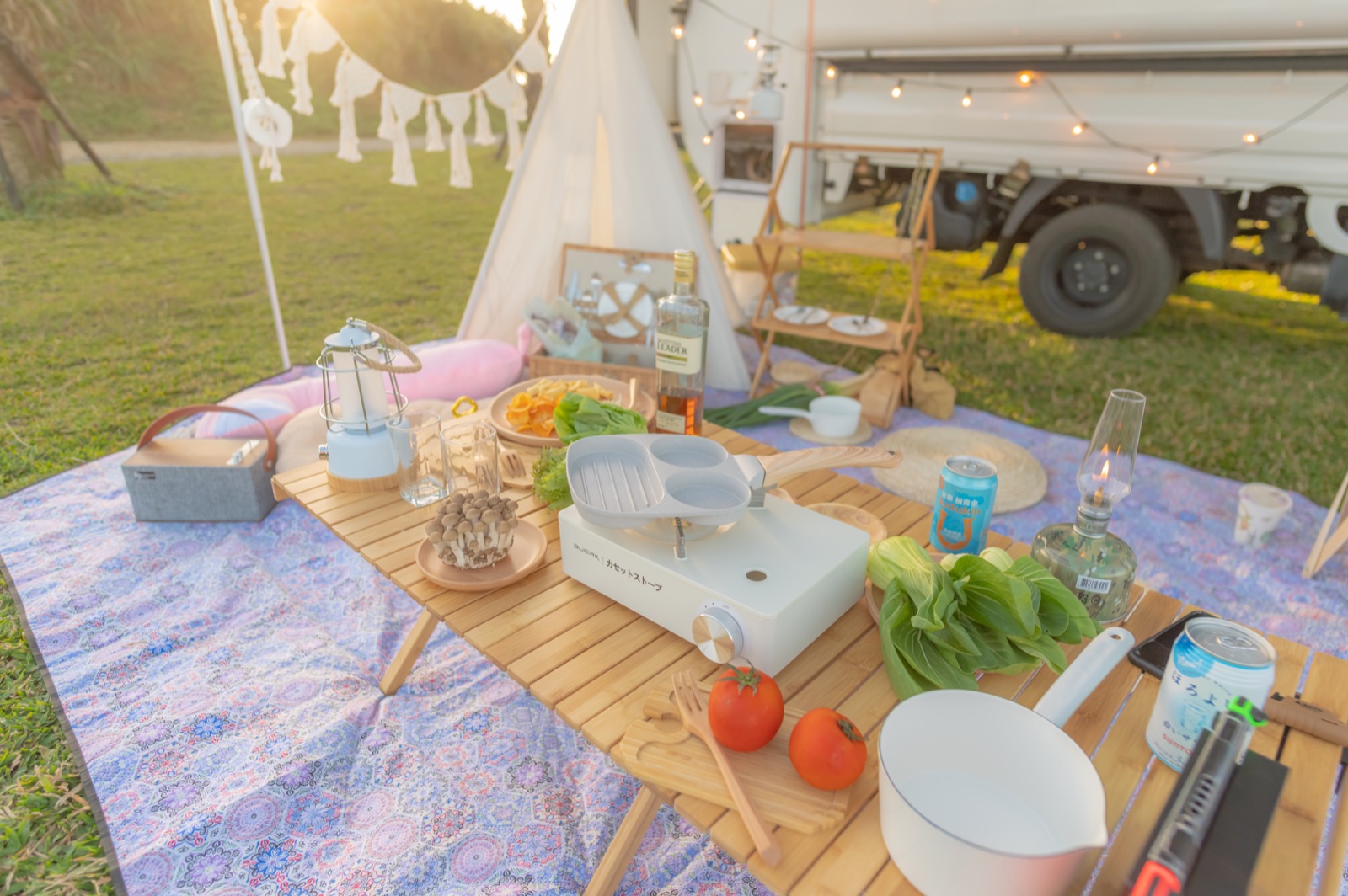 戶外桌椅與露營道具情境