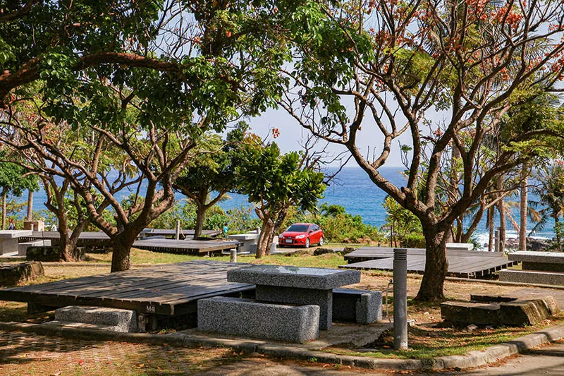 臺東｜小野柳露營區的現場景觀與露營車住宿環境