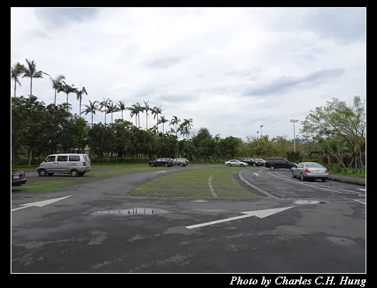 宜蘭｜羅東運動公園的現場景觀與露營車住宿環境